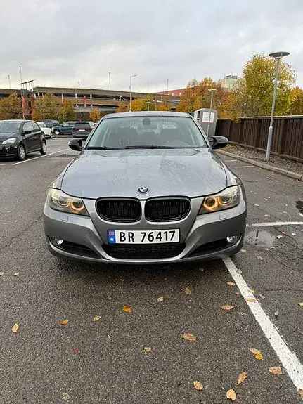 BMW 320D 2009 photo 2