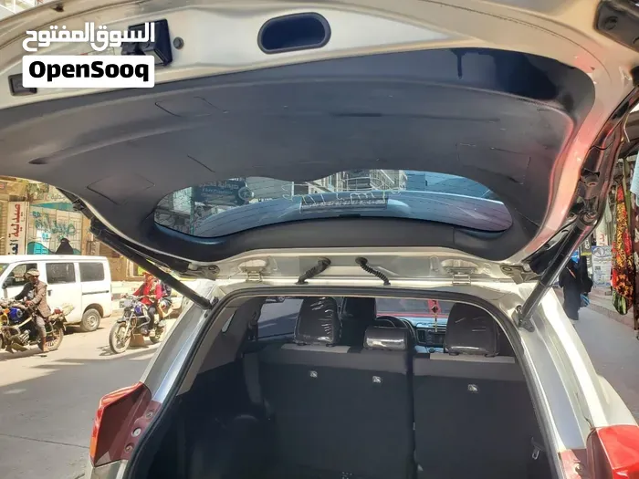 Toyota Rav 4 2015 photo 4