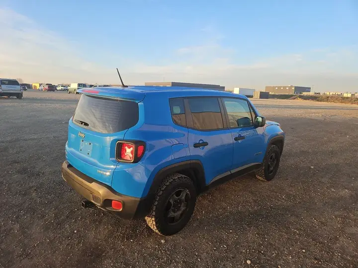 Jeep Renegade 2015 photo 4