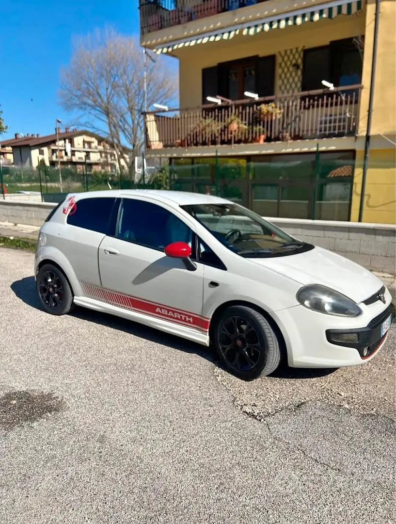 Fiat Grande Punto 2010 photo 3