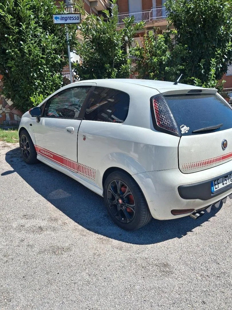 Fiat Grande Punto 2010 photo 2