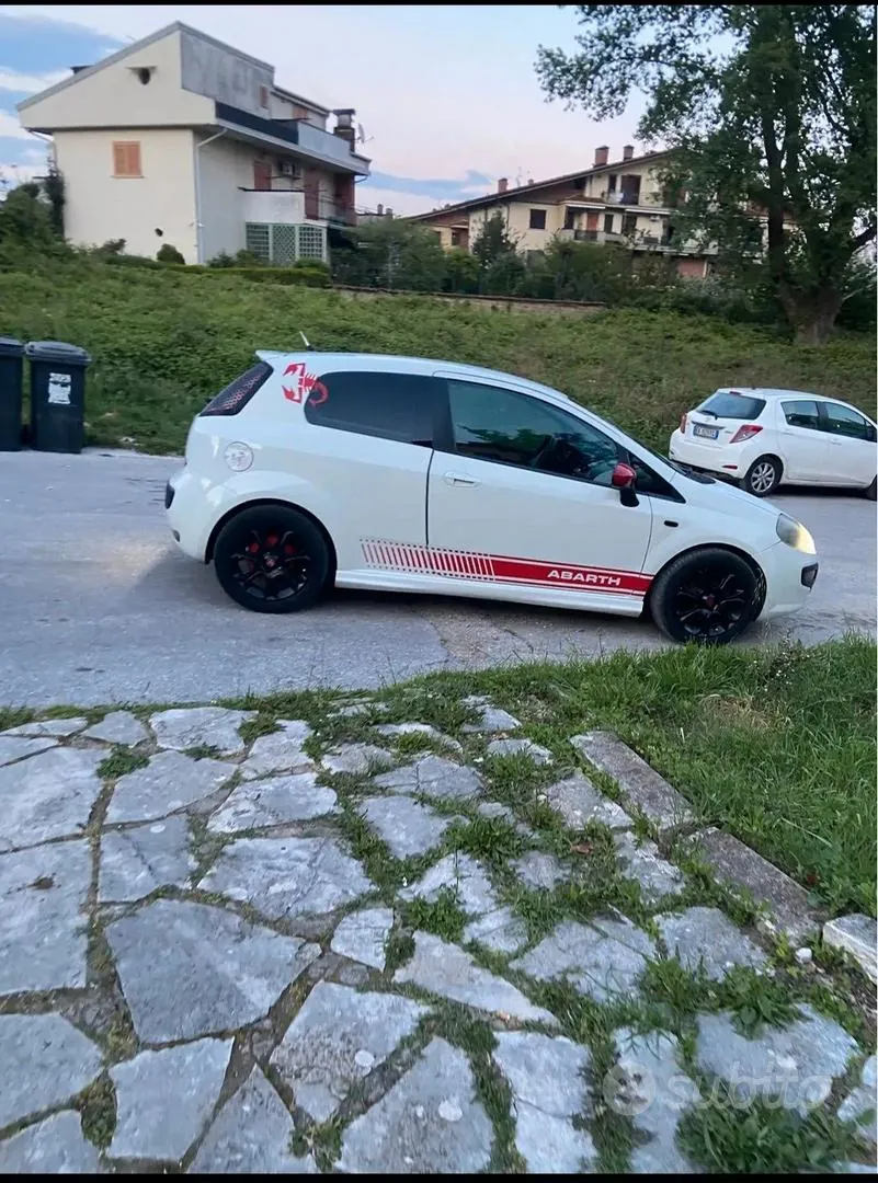Fiat Grande Punto 2010 photo 5