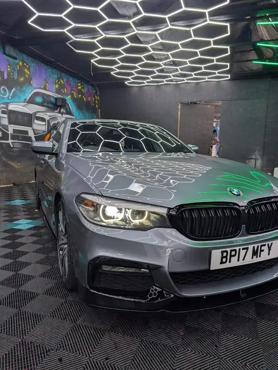 BMW 5 Series 2017 photo 2