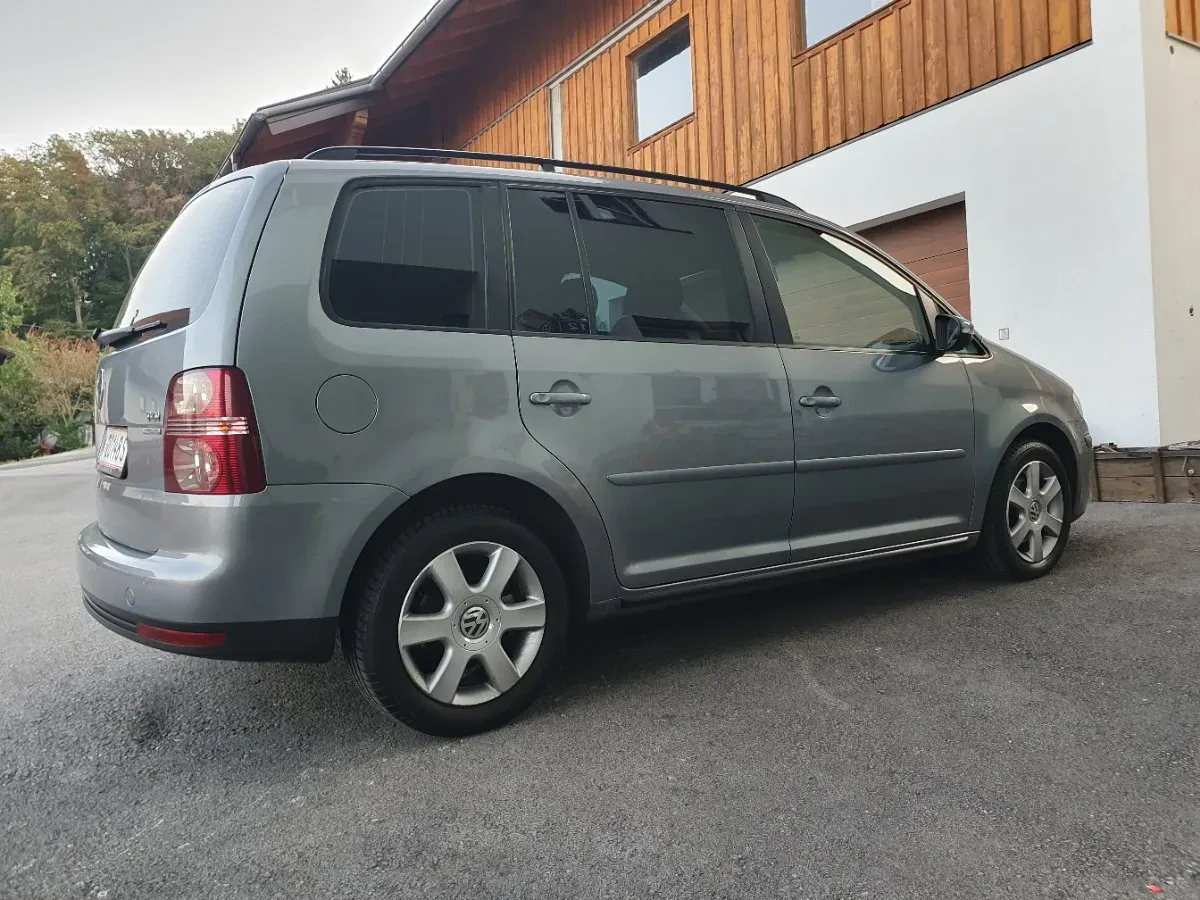 Volkswagen Touran 2009 photo 3