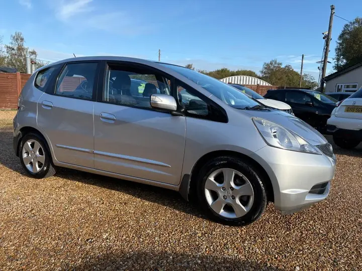 Honda Jazz 2010 photo 2