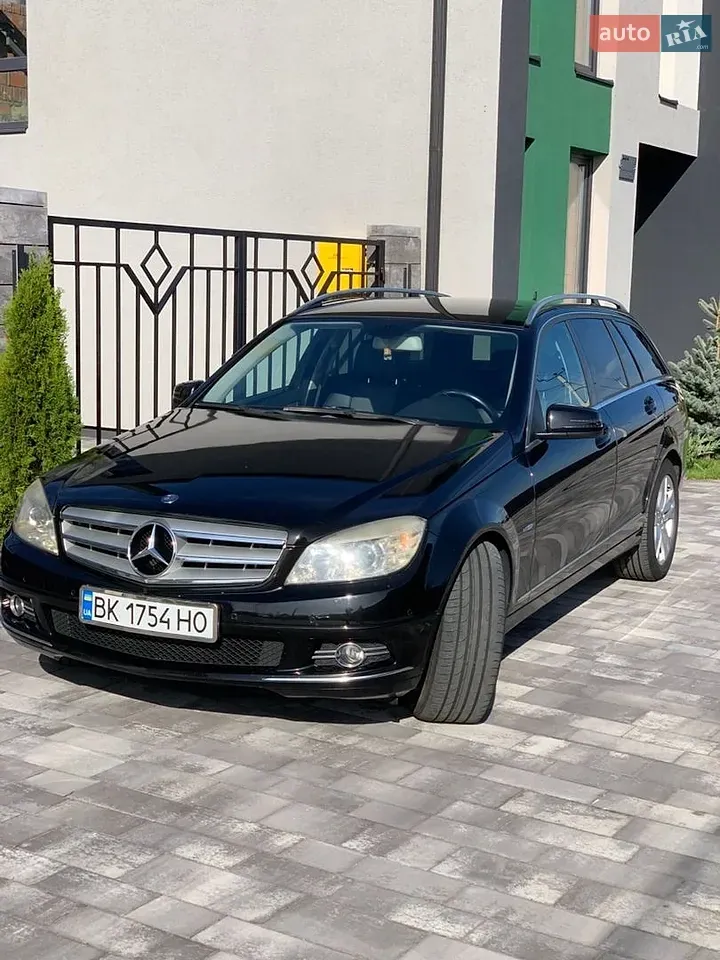 Mercedes-Benz C-Class 2010 photo 2