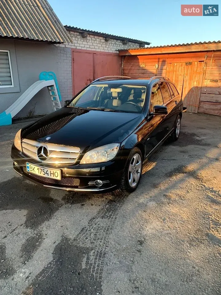 Mercedes-Benz C-Class 2010 photo 3