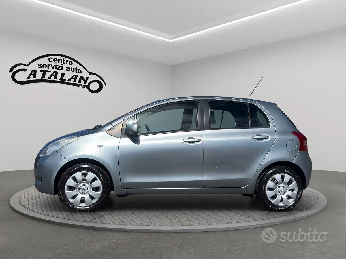 Toyota Yaris 2006 photo 2