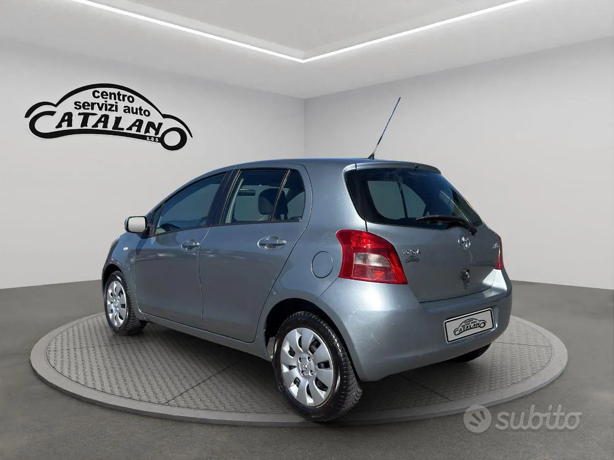 Toyota Yaris 2006 photo 3