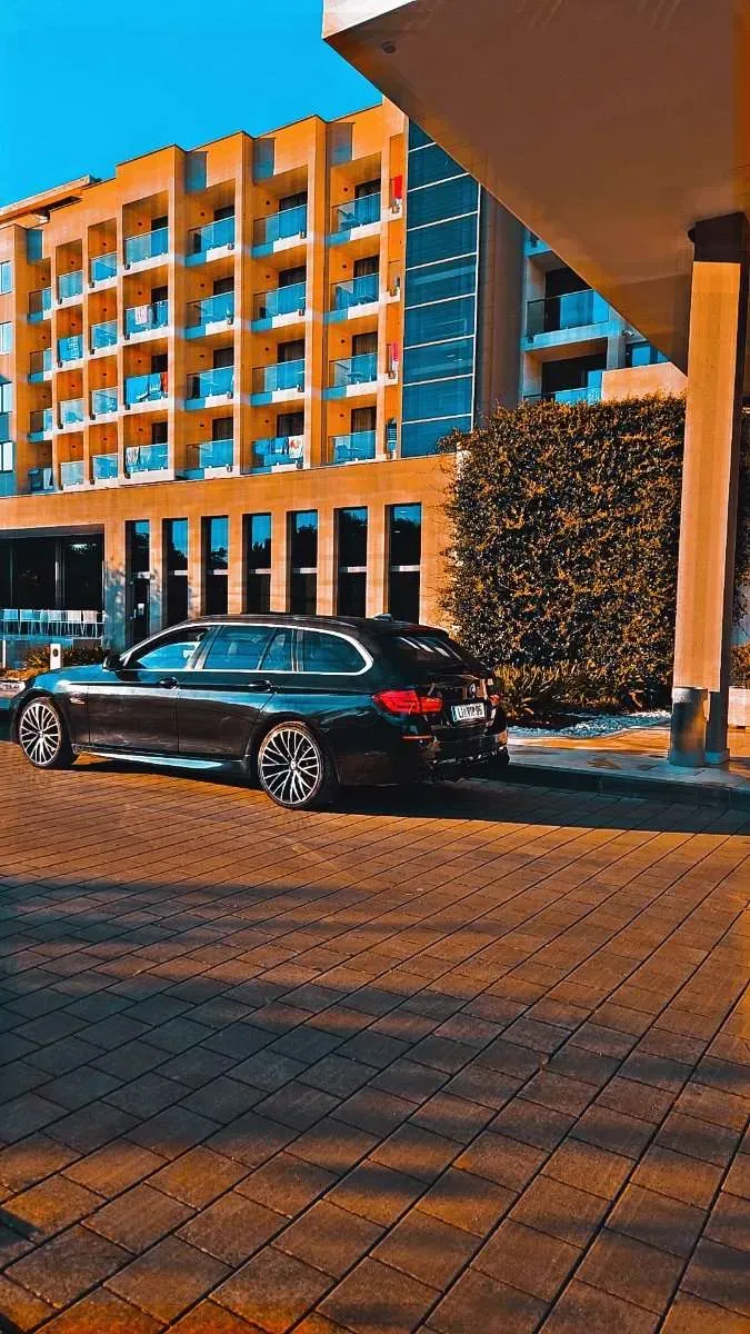 BMW 5 Series 2011 photo 2