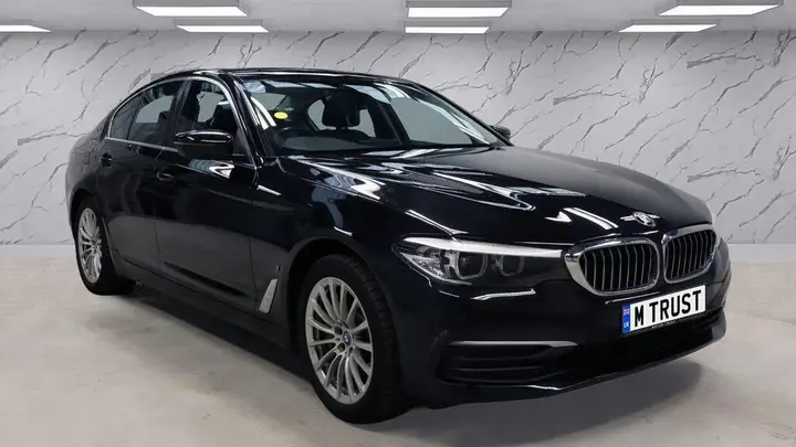 BMW 5 Series 2018 photo 2