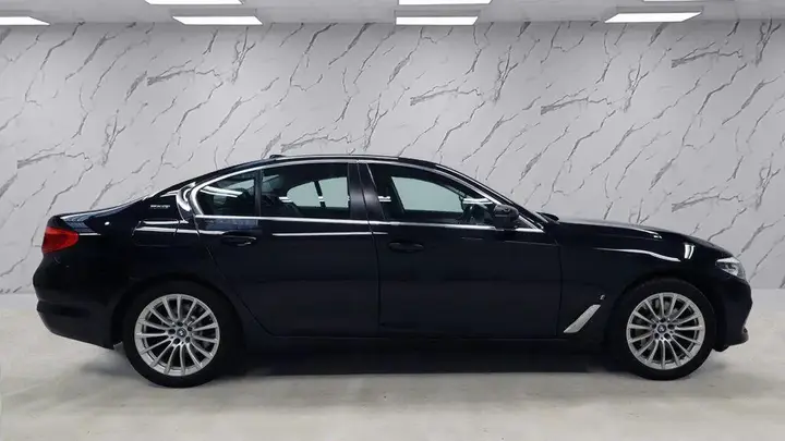 BMW 5 Series 2018 photo 4