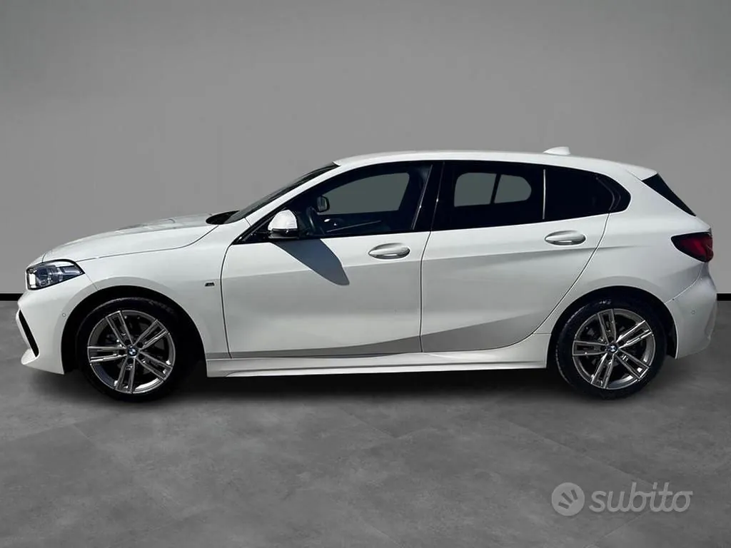 BMW 1 Series 2022 photo 2