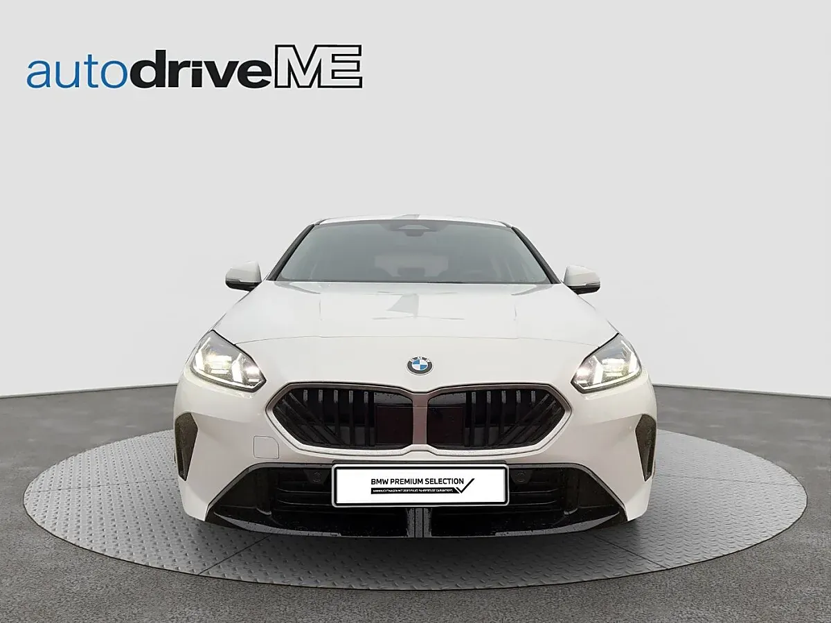 BMW 1 Series 2025 photo 3