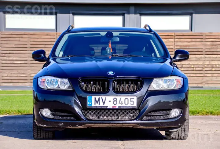 BMW 320D 2010 photo 2