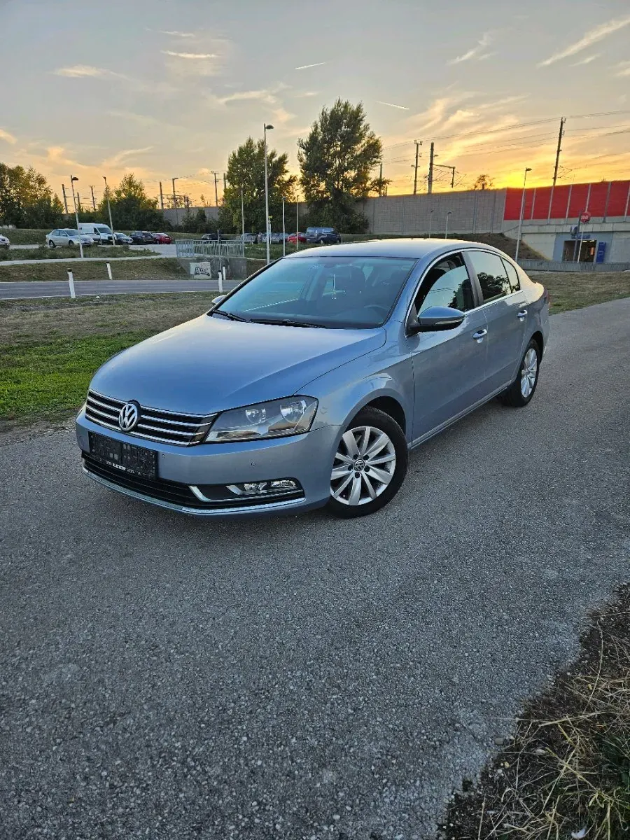 Volkswagen Passat 2012 photo 2