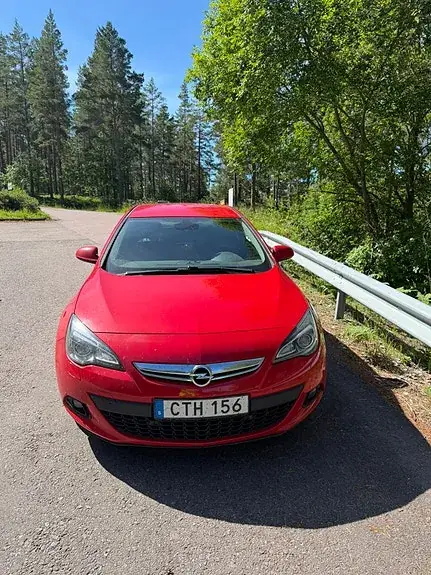 Opel Astra 2012 photo 2