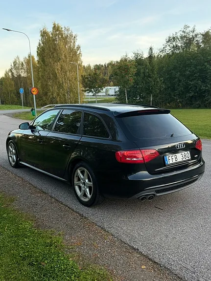 Audi A4 2010 photo 4