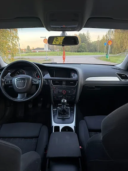 Audi A4 2010 photo 5