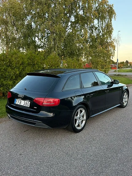 Audi A4 2010 photo 2