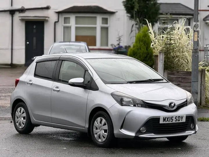 Toyota Yaris 2015 photo 2