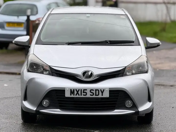 Toyota Yaris 2015 photo 3