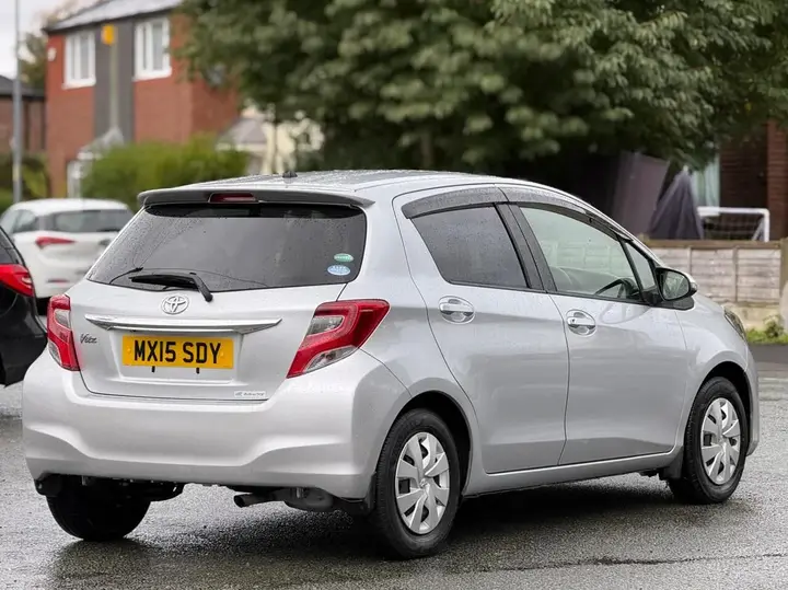 Toyota Yaris 2015 photo 5