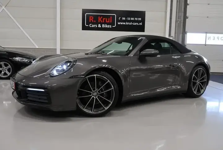 Porsche 911 2021 photo 2