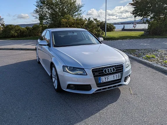 Audi A4 2012 photo 2