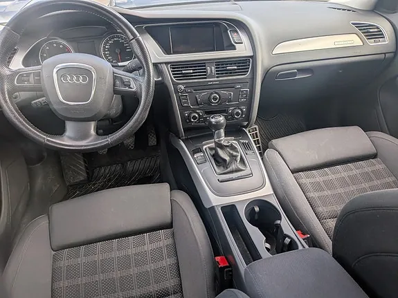 Audi A4 2012 photo 4