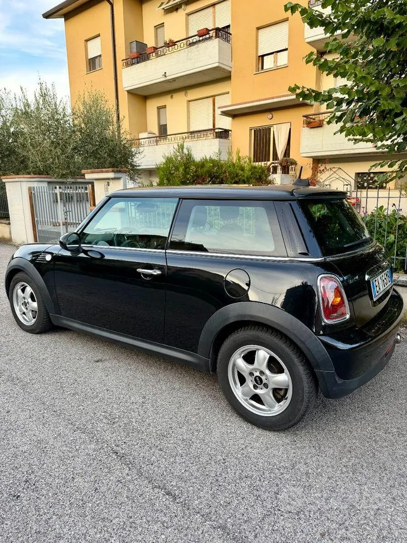 Mini Cooper D 2010 photo 2