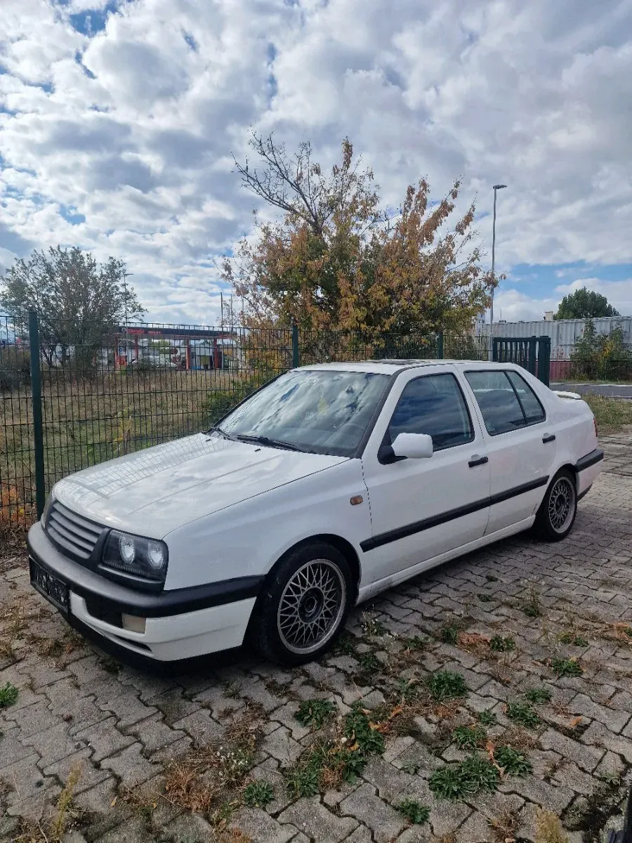 Volkswagen Vento 1992 photo 3