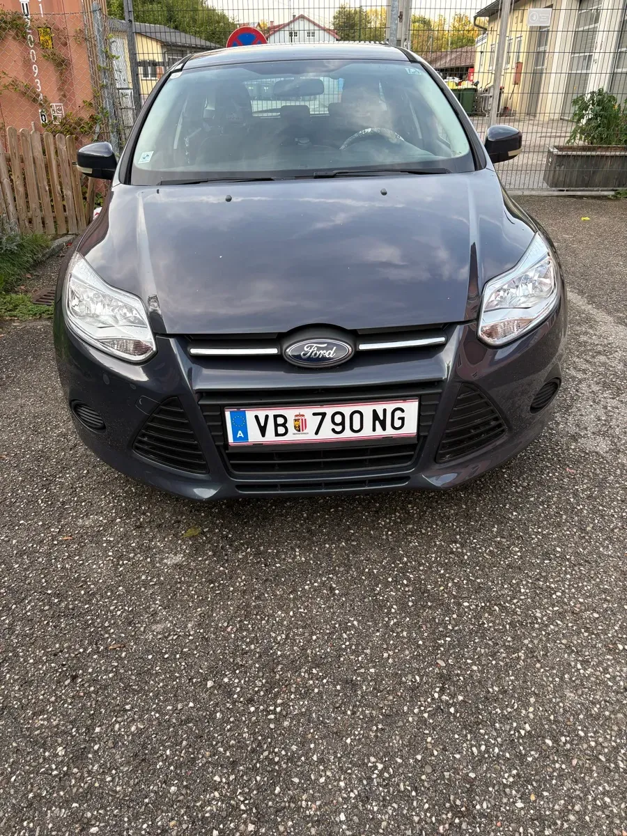 Ford Focus 2011 photo 2