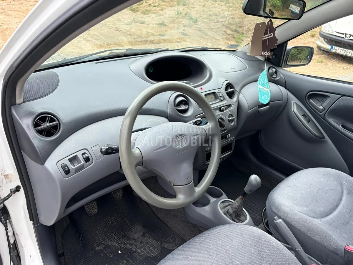 Toyota Yaris 2001 photo 2