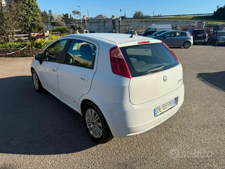Fiat Grande Punto 2006 photo 3