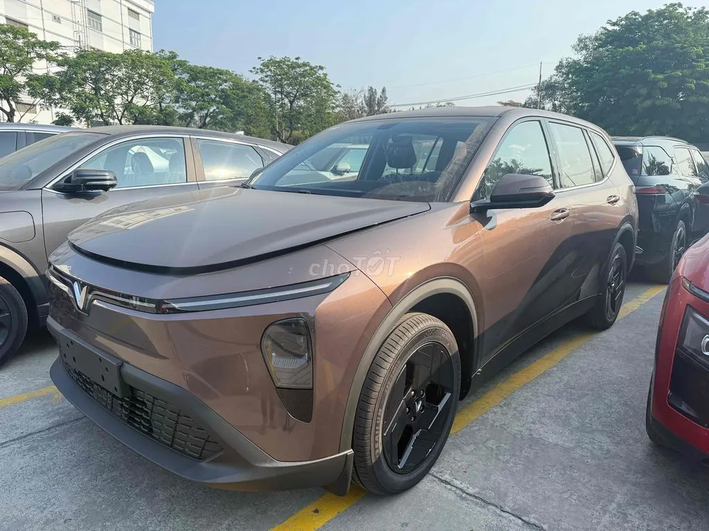 Vinfast Limo