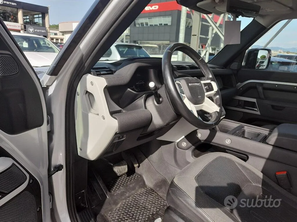 Land Rover Defender 2020 photo 5