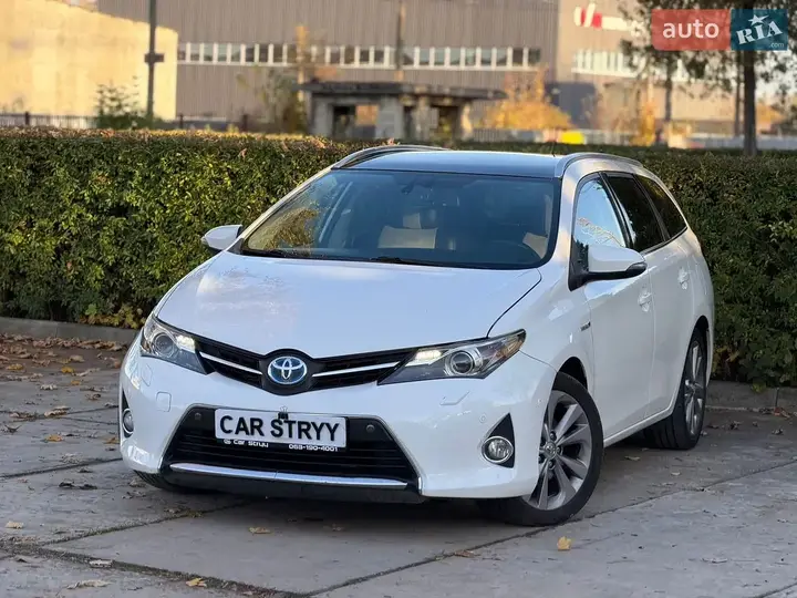 Toyota Auris 2013 photo 2