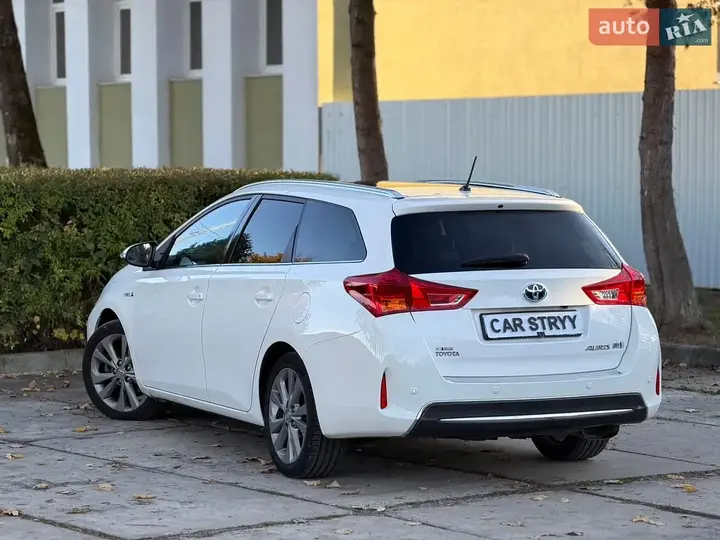 Toyota Auris 2013 photo 3