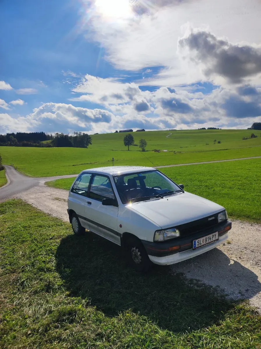 Mazda 121 1988 photo 2