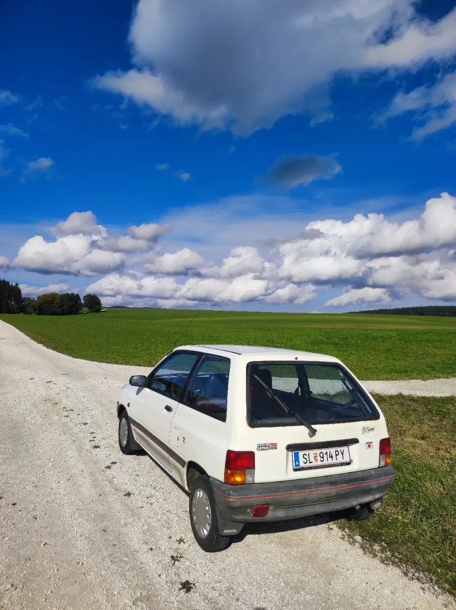 Mazda 121 1988 photo 3