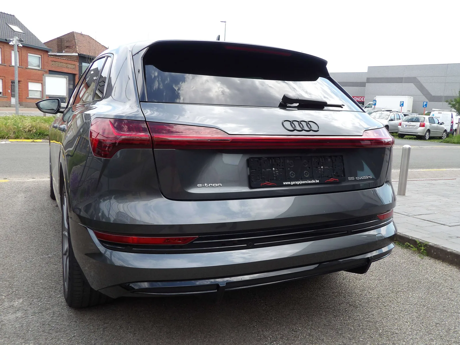 Audi Q8 E-Tron 2020 photo 5