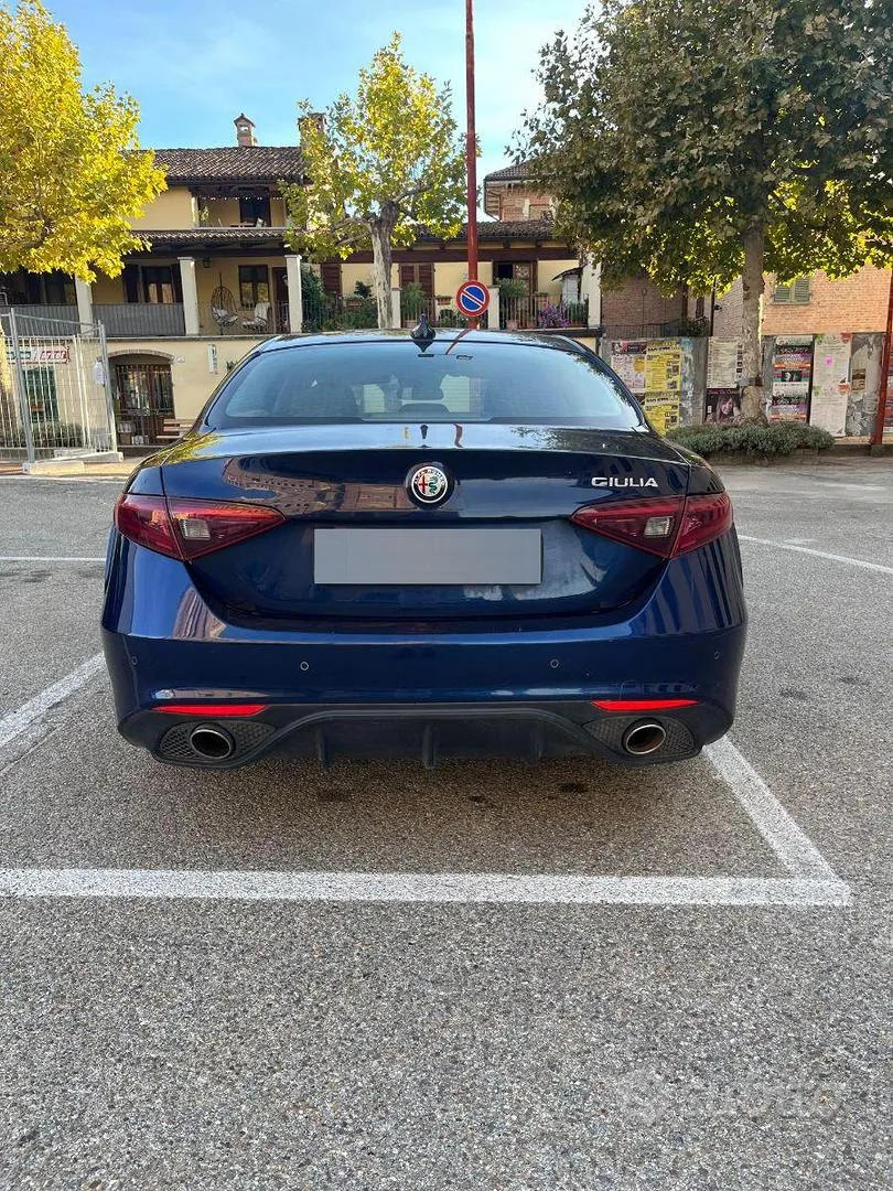 Alfa Romeo Giulia 2017 photo 2