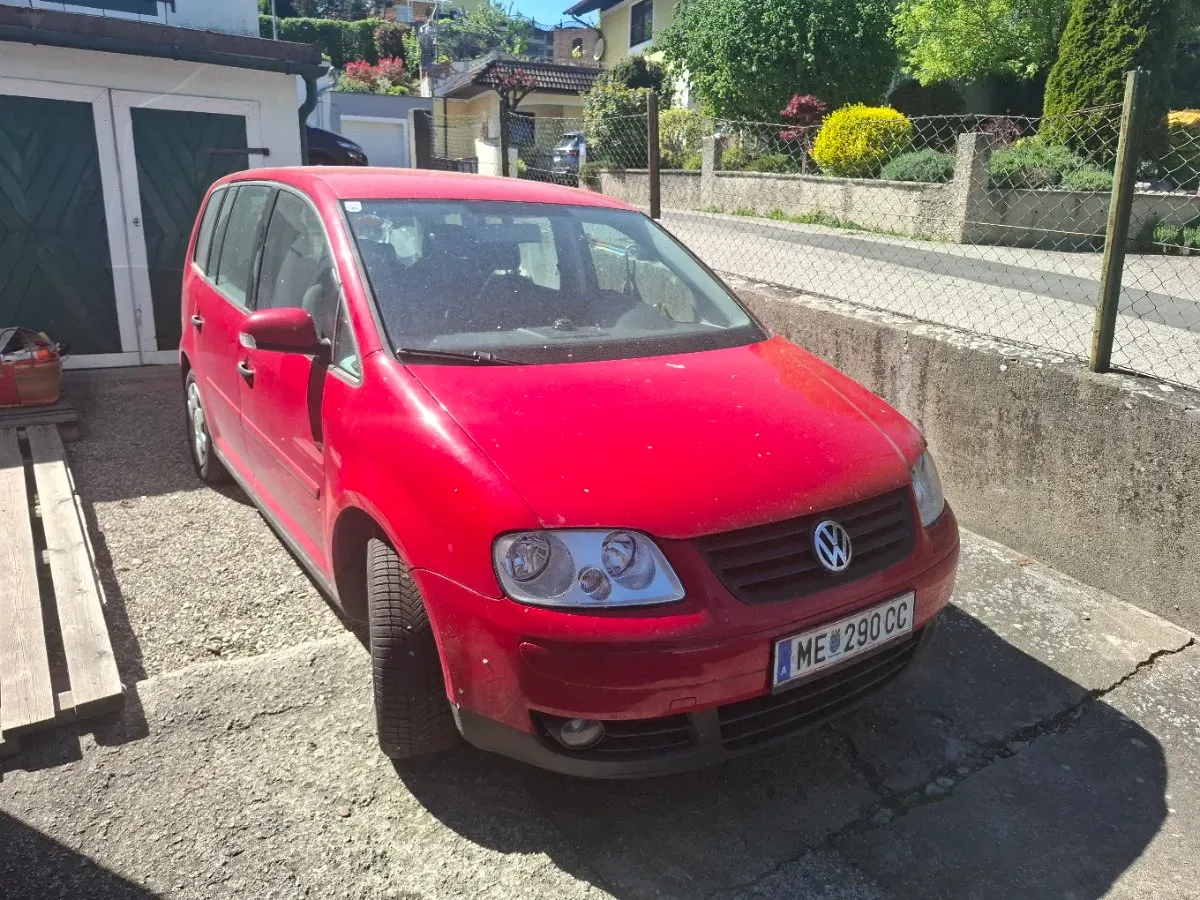 Volkswagen Touran 2005 photo 2
