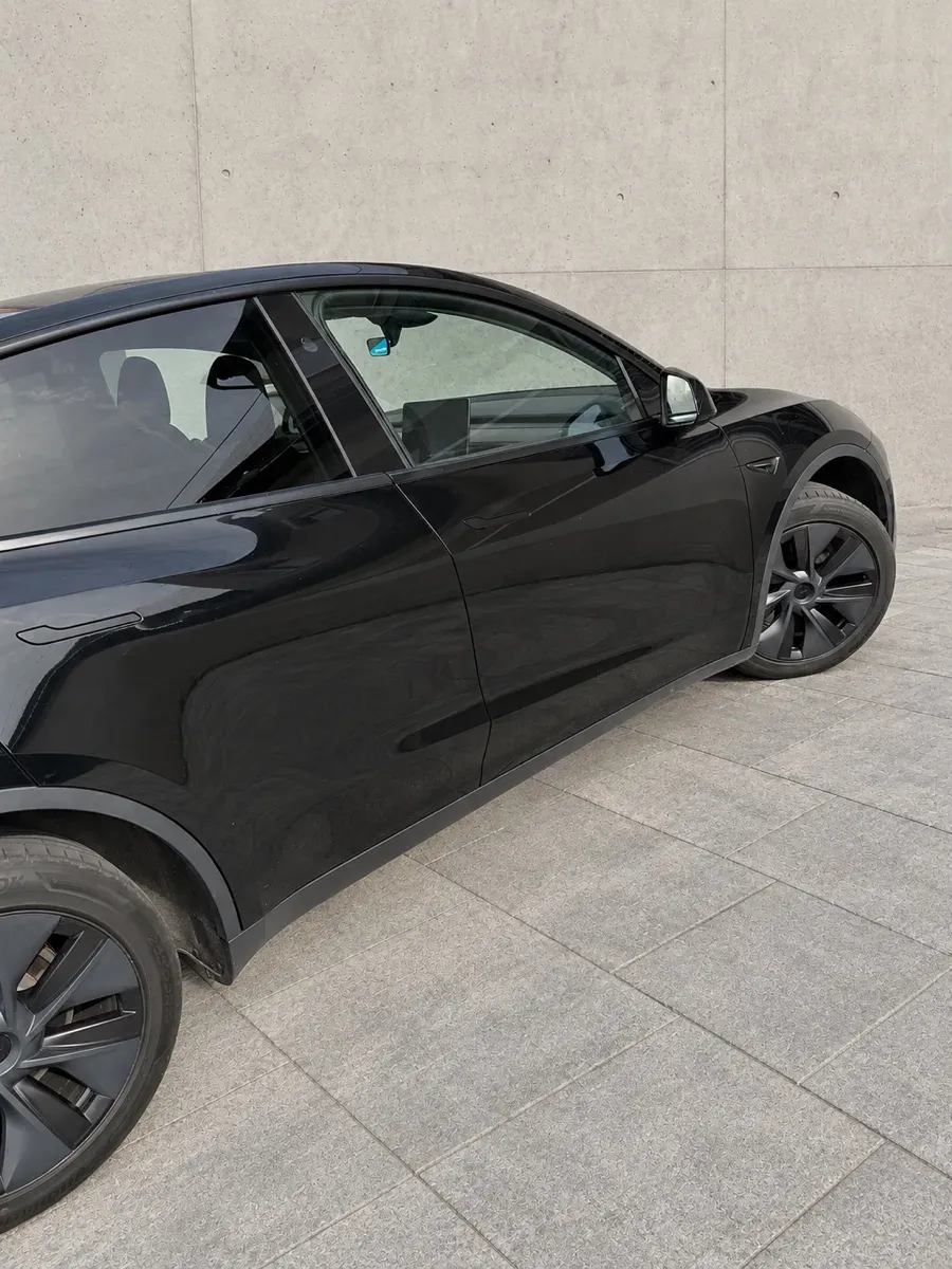 Tesla Model Y 2024 photo 3