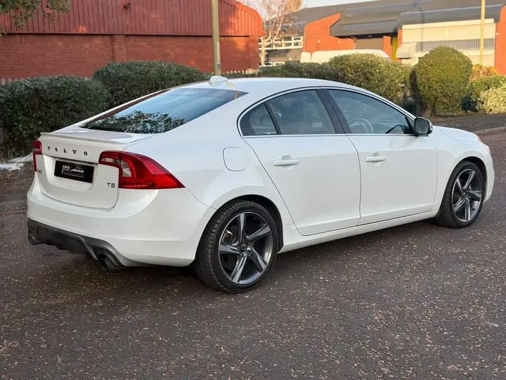 Volvo S60 2014 photo 3