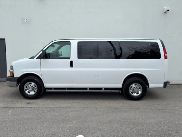 Chevrolet Express 2011 photo 2