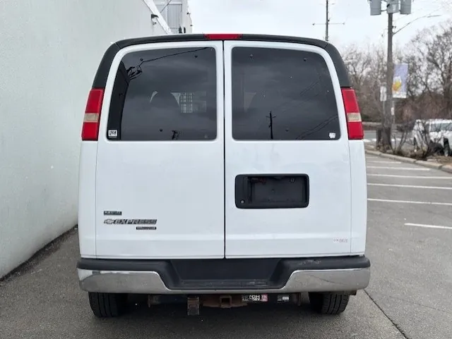 Chevrolet Express 2011 photo 4