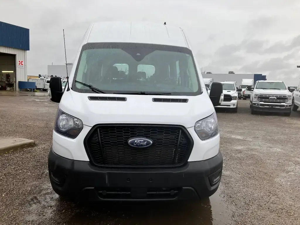 Ford Transit 2023 photo 3