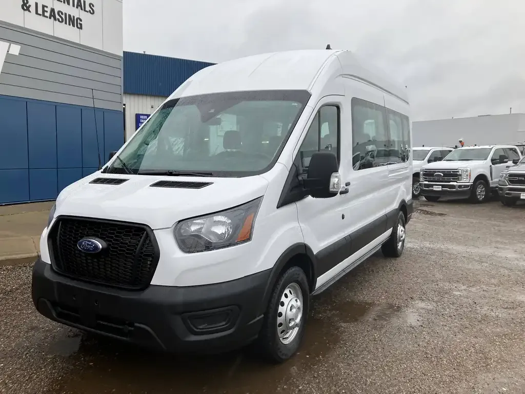 Ford Transit 2023 photo 2